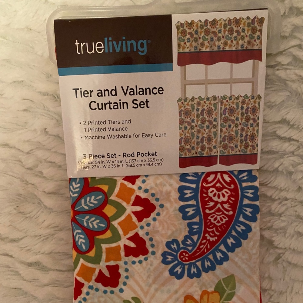 True Living - Valance and tiers. $10.00